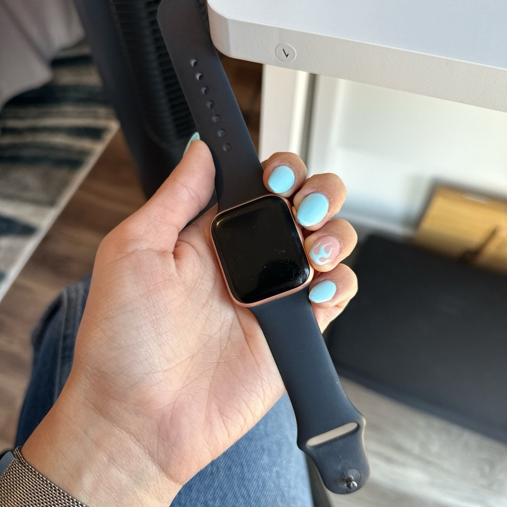 Apple Watch Series 6 40mm in rose gold